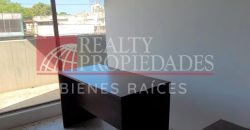 EN EL CENTRO: LOCAL COMERCIAL CON OFICINAS EN ALQUILER