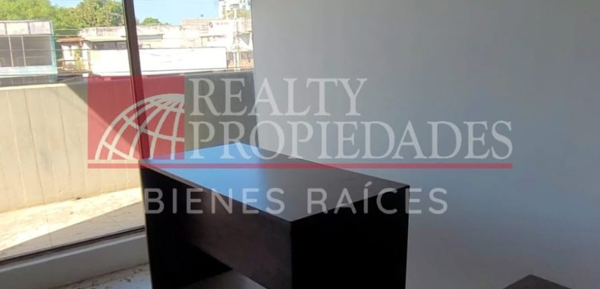 EN EL CENTRO: LOCAL COMERCIAL CON OFICINAS EN ALQUILER