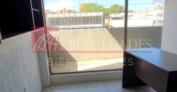 EN EL CENTRO: LOCAL COMERCIAL CON OFICINAS EN ALQUILER