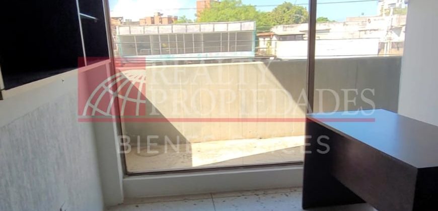 EN EL CENTRO: LOCAL COMERCIAL CON OFICINAS EN ALQUILER