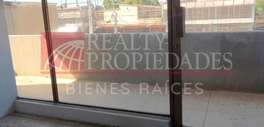 EN EL CENTRO: LOCAL COMERCIAL CON OFICINAS EN ALQUILER