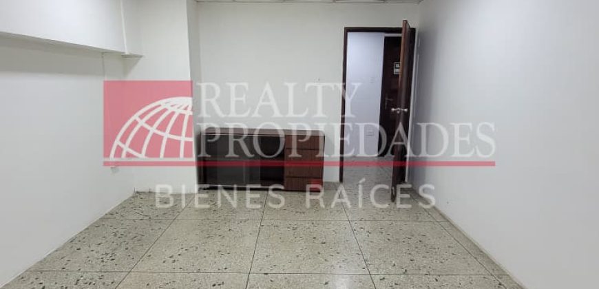 EN EL CENTRO: LOCAL COMERCIAL CON OFICINAS EN ALQUILER