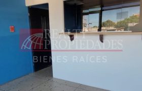 EN EL CENTRO: LOCAL COMERCIAL CON OFICINAS EN ALQUILER