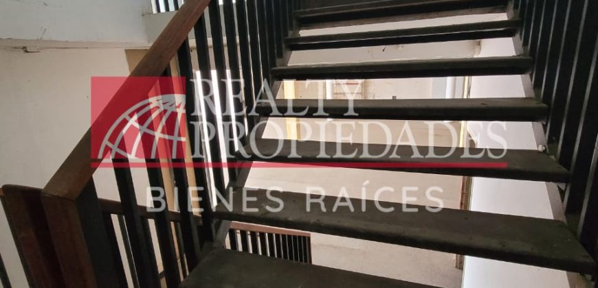 CÉNTRICO LOCAL COMERCIAL DE 3 NIVELES EN ALQUILER