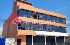 CÉNTRICO LOCAL COMERCIAL DE 3 NIVELES EN ALQUILER