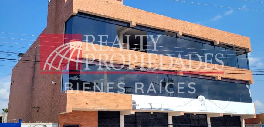 CÉNTRICO LOCAL COMERCIAL DE 3 NIVELES EN ALQUILER