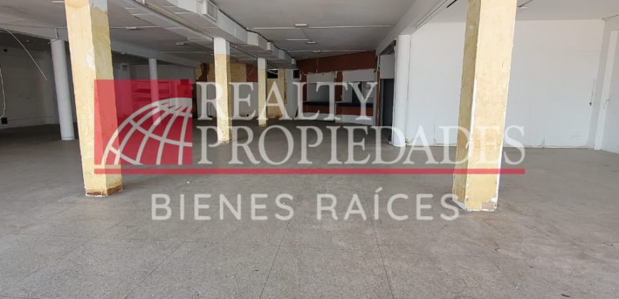 CÉNTRICO LOCAL COMERCIAL DE 3 NIVELES EN ALQUILER