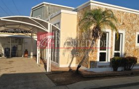 CÉNTRICA CASA ACTUALIZADA Y EQUIPADA EN ALQUILER