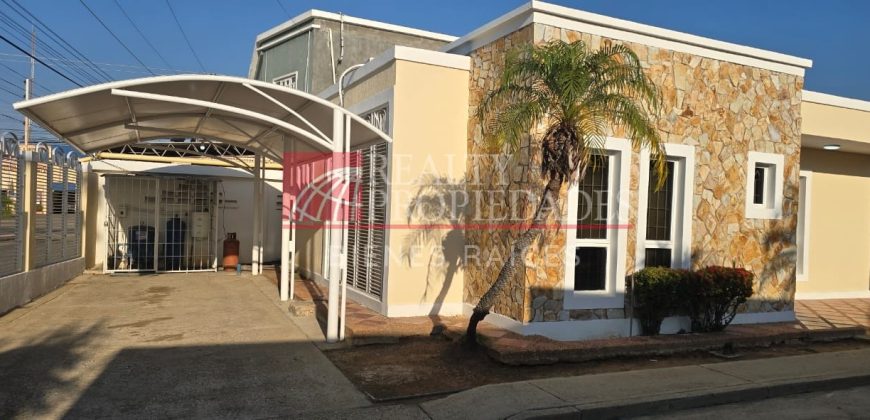 CÉNTRICA CASA ACTUALIZADA Y EQUIPADA EN ALQUILER