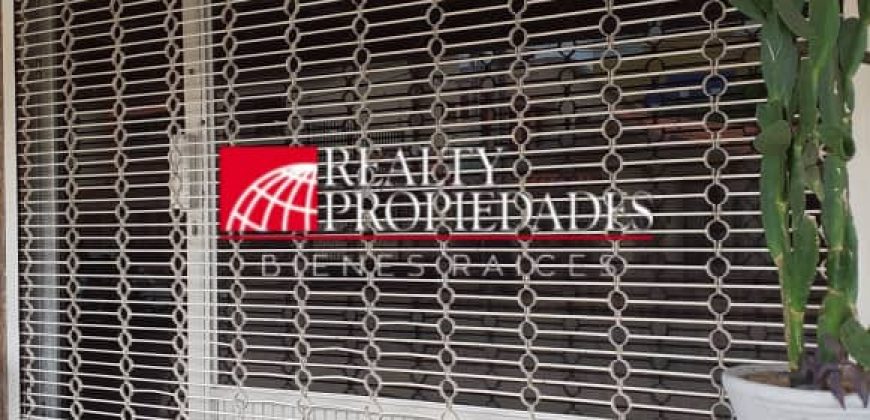 EN PLANTA BAJA: LOCAL COMERCIAL SEMI-EQUIPADO EN ALQUILER