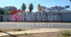 EN EL CENTRO: TERRENO CERCADO EN VENTA