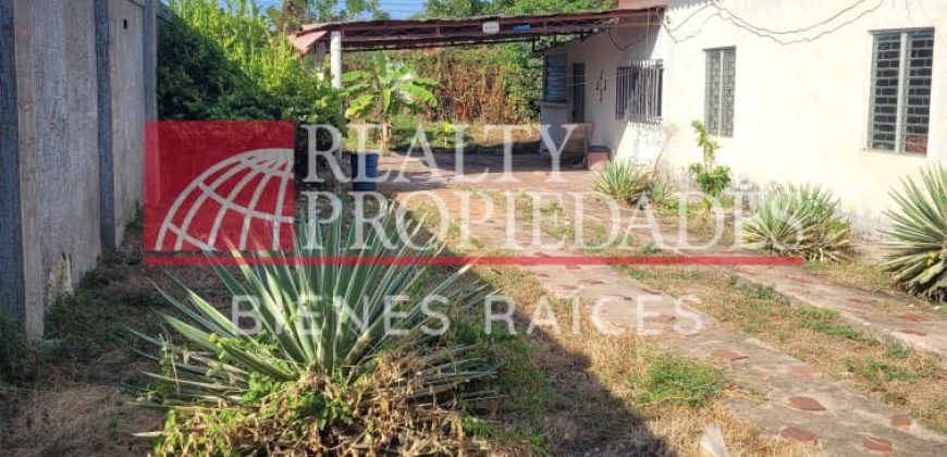 EN EL CENTRO: TERRENO CERCADO EN VENTA