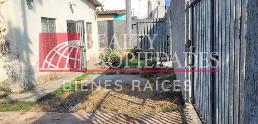 EN EL CENTRO: TERRENO CERCADO EN VENTA