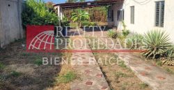 EN EL CENTRO: TERRENO CERCADO EN VENTA