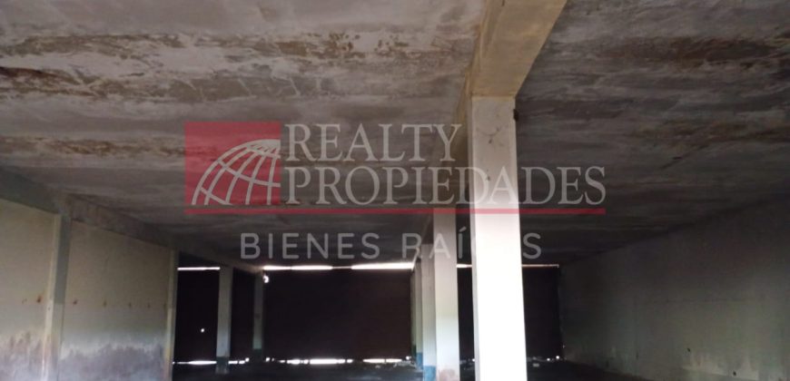 AVENIDA INTERCOMUNAL: EXCELENTE LOCAL EN VENTA