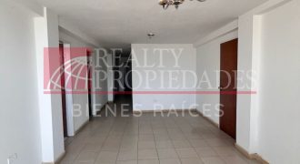 EN EL CENTRO: AMPLIO APARTAMENTO EN ALQUILER