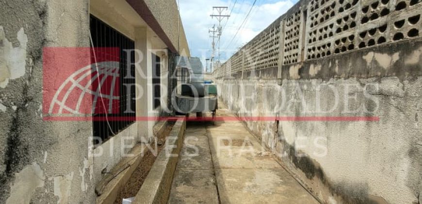 CERCA DE LA INTERCOMUNAL: AMPLIO GALPÓN EN ALQUILER