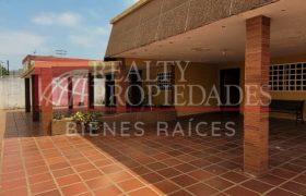 AMPLIA CASA QUINTA EN EXCELENTE UBICACIÓN EN VENTA