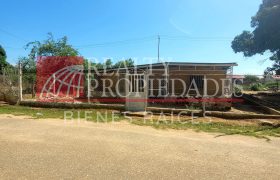 EXTENSO TERRENO CON CONSTRUCCIÓN EN VENTA