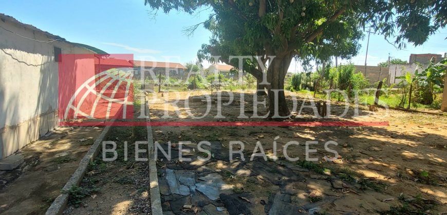 EXTENSO TERRENO CON CONSTRUCCIÓN EN VENTA