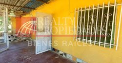 EXTENSO TERRENO CON CONSTRUCCIÓN EN VENTA