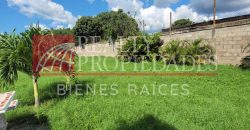 TERRENO CERCADO + CONSTRUCCIÓN EN VENTA