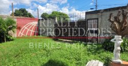 TERRENO CERCADO + CONSTRUCCIÓN EN VENTA