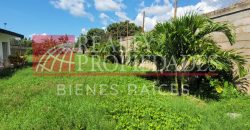 TERRENO CERCADO + CONSTRUCCIÓN EN VENTA