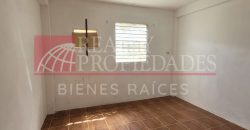 TERRENO CERCADO + CONSTRUCCIÓN EN VENTA