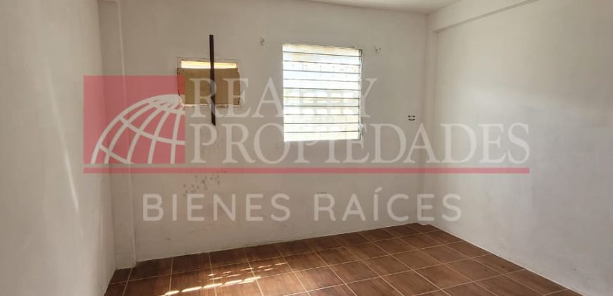 TERRENO CERCADO + CONSTRUCCIÓN EN VENTA