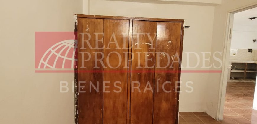 TERRENO CERCADO + CONSTRUCCIÓN EN VENTA