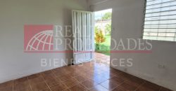TERRENO CERCADO + CONSTRUCCIÓN EN VENTA