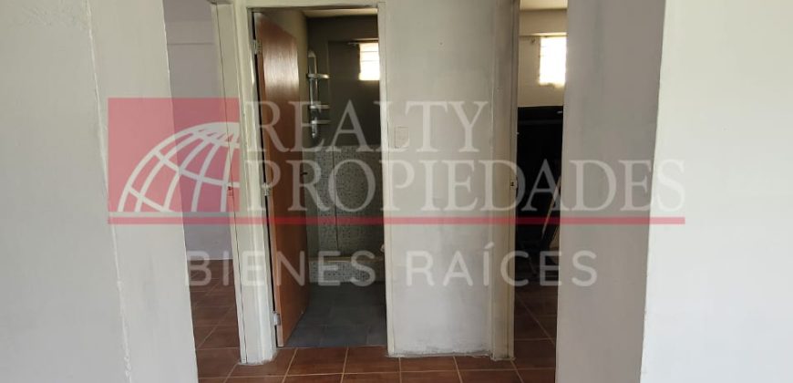 TERRENO CERCADO + CONSTRUCCIÓN EN VENTA