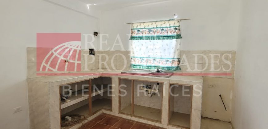 TERRENO CERCADO + CONSTRUCCIÓN EN VENTA