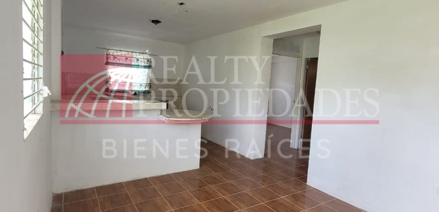 TERRENO CERCADO + CONSTRUCCIÓN EN VENTA
