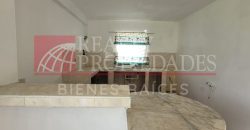 TERRENO CERCADO + CONSTRUCCIÓN EN VENTA