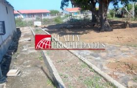 EXTENSO TERRENO CON CONSTRUCCIÓN EN VENTA