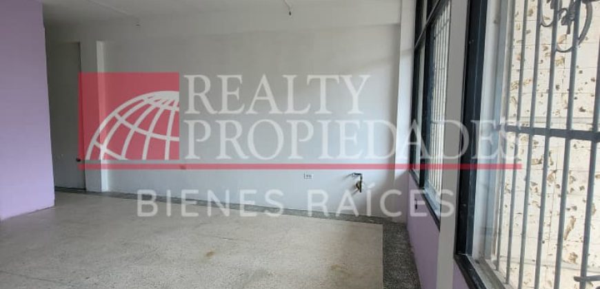 EN PLANTA BAJA: LOCAL COMERCIAL CON A/A EN ALQUILER