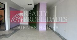 EN PLANTA BAJA: LOCAL COMERCIAL CON A/A EN ALQUILER