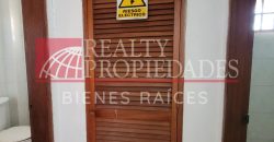 EN PLANTA BAJA: LOCAL COMERCIAL CON A/A EN ALQUILER