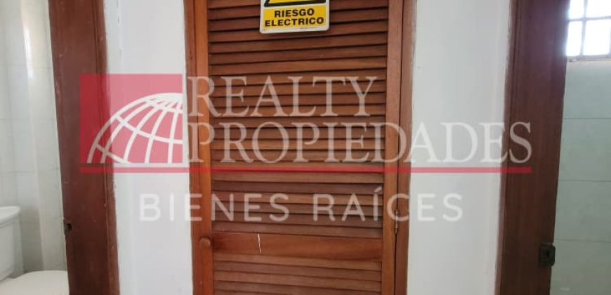 EN PLANTA BAJA: LOCAL COMERCIAL CON A/A EN ALQUILER