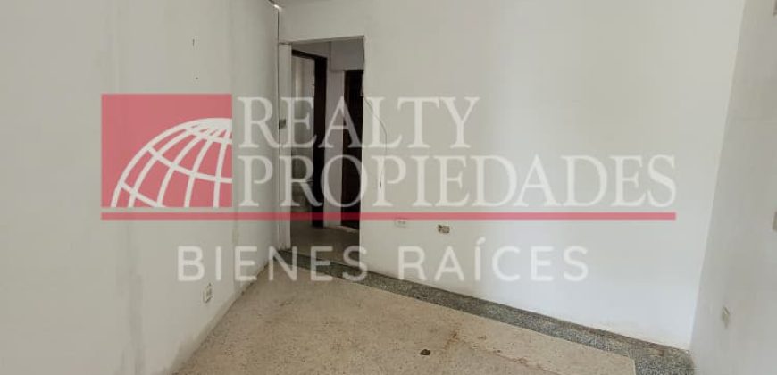 EN PLANTA BAJA: LOCAL COMERCIAL CON A/A EN ALQUILER
