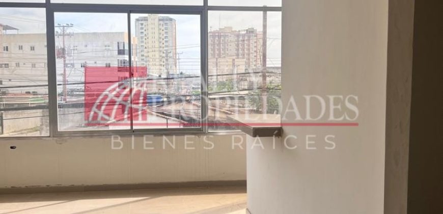 EN EL CENTRO: AMPLIO LOCAL EN PLANTA ALTA EN ALQUILER