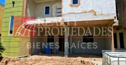 TOWNHOUSE AVANZADO CON PISCINA, PLANTA ELÉCTRICA Y AIRE CENTRAL EN VENTA