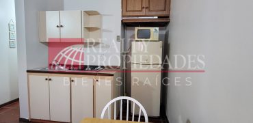 CASCO CENTRAL: CÓMODO APARTAMENTO-ESTUDIO AMOBLADO EN ALQUILER