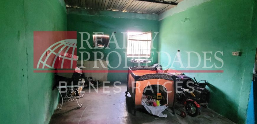 DE OPORTUNIDAD: CASA EN EXTENSO TERRENO EN VENTA