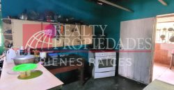 DE OPORTUNIDAD: CASA EN EXTENSO TERRENO EN VENTA