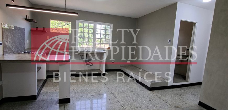 APARTAMENTO-ESTUDIO CÉNTRICO SIN AMOBLAR EN ALQUILER