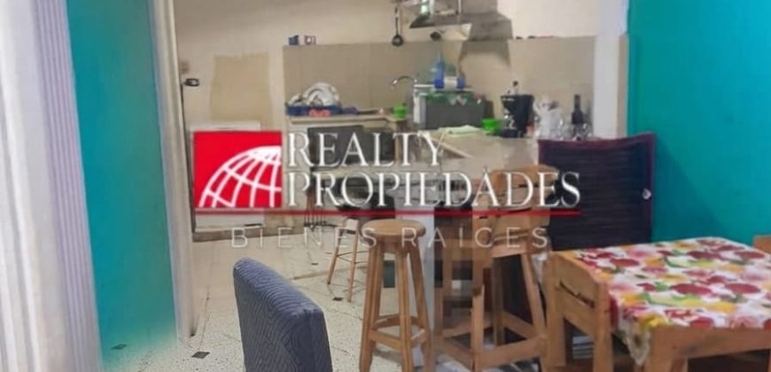 EN CIRCUITO CERRADO: CONFORTABLE CASA DE PLATABANDA EN VENTA