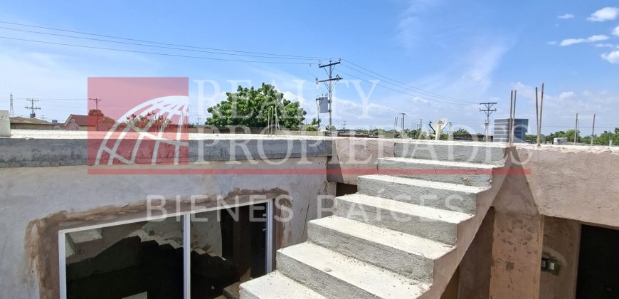 TOWNHOUSE AVANZADO CON PISCINA, PLANTA ELÉCTRICA Y AIRE CENTRAL EN VENTA